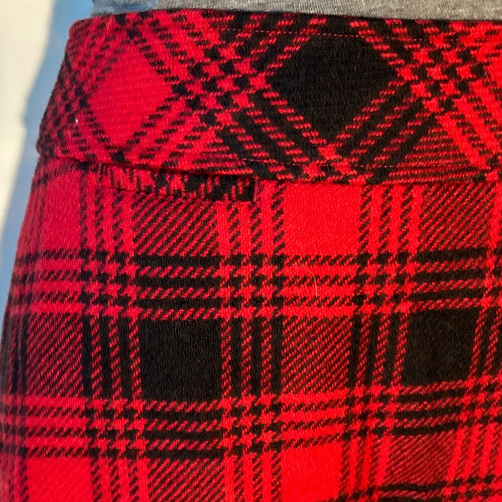 L.L.Bean SZ 6 Red & Black Wool Blend Plaid pencil skirt Career Classic Academia - Picture 3 of 7